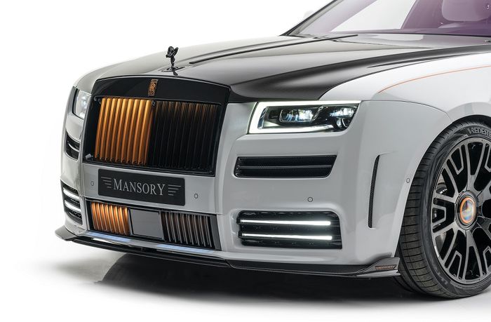 Modifikasi Rolly-Royce Ghost mendapat pasokan part serat karbon