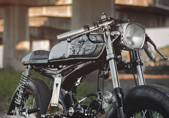 Honda Supra cafe racer garapan Minority Custom Motorcycle Surabaya