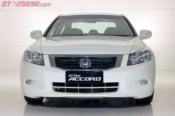 Honda Accord CP2 punya dua pilihan mesin