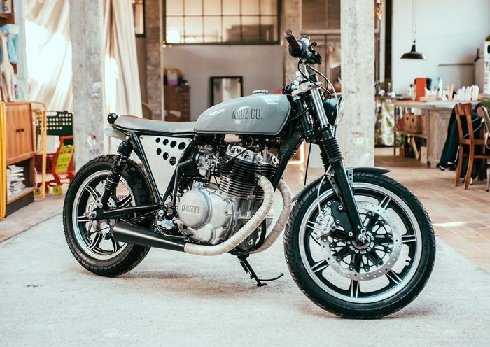 Yamaha XS400 custom tracker besutan Kruz Customs