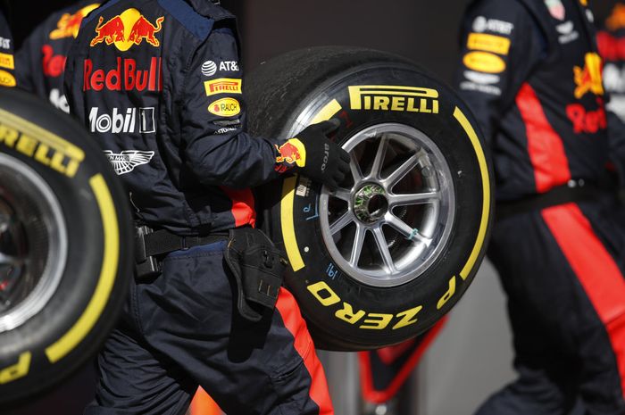 Tahun depan balap F1 tetap menggunakan ban Pirelli ukuran 13 inci, karena regulasi teknik ditunda sampai 2022