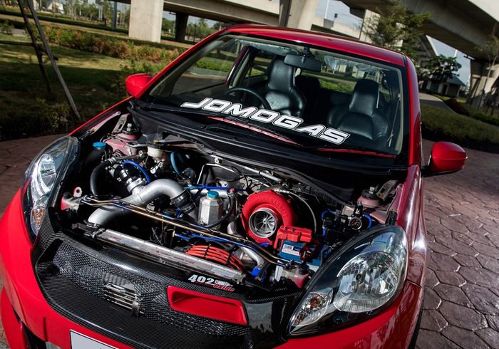 Mesin modifikasi Honda Brio lama ini diganti pakai mesin rotary Mazda RX-7