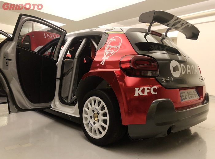 Mobil Citroen C3 spek R5 tampilan luar bodinya sama dengan mobil WRC, hanya sayap belakang yang berbeda