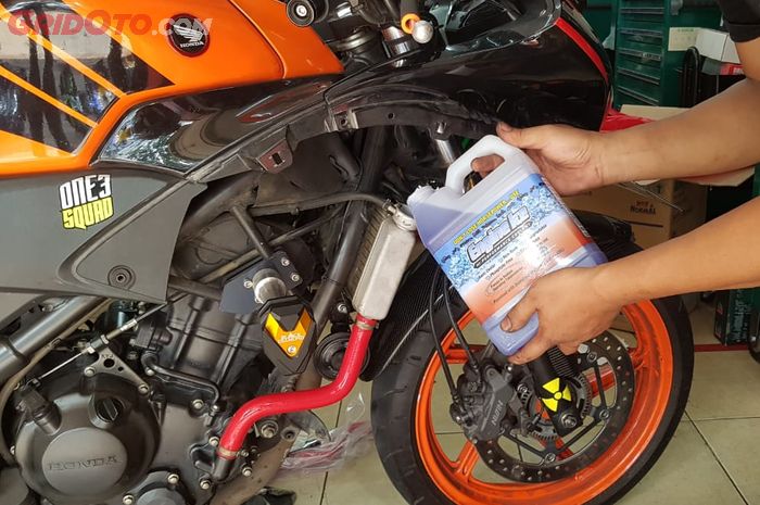 Kuras Radiator Juga Ada Caranya Begini yang Benar Agar Tidak Rusak GridOto
