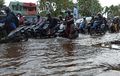 Apa Yang Harus Dilakukan Saat Motor Terkena Banjir? Ini Saran Bengkel