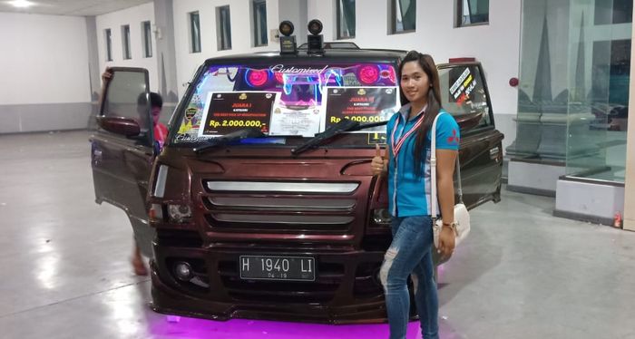 Modifikasi pikap L300 pakai 6 roda bersama sang owner