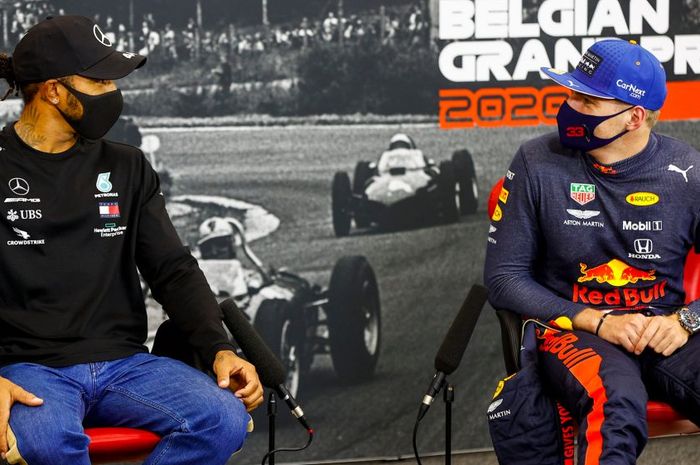 Lewis Hamilton (kiri) dan Max Verstappen (kanan) saat press conference kualifikasi F1 Belgia 2020