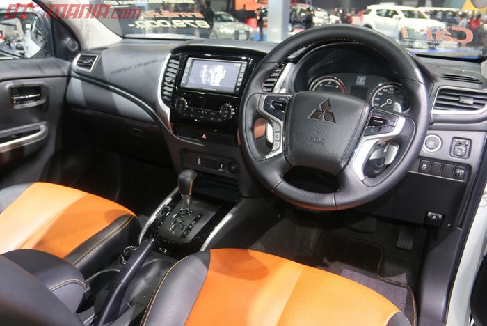 layout dasbor identik dengan layout dasbor Pajero Sport