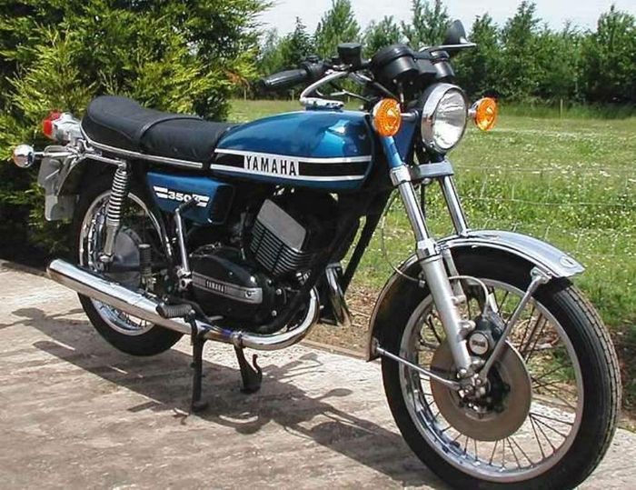 Tampilan standard Yamaha RD350, dilansir oleh Motorcyclespecs.co.za