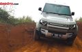 Fitur Off-road di Land Rover Defender 110 Manjakan Pengemudi