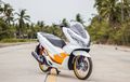 Segar Dipandang, Duet Warna Putih dan Oranye Honda PCX Klop Abis