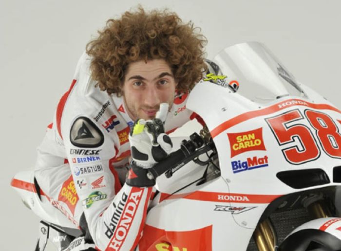 Simoncelli mulai sering bikin kejutan dengan bersaing di barisan depan di atas motor garapan Gresini Racing