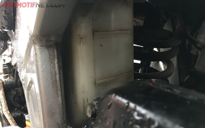 Batas atas tabung reservoir (H)