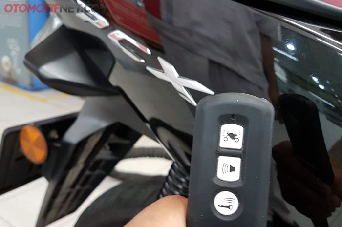 Ilustrasi remote keyless Honda PCX di bengkel resmi