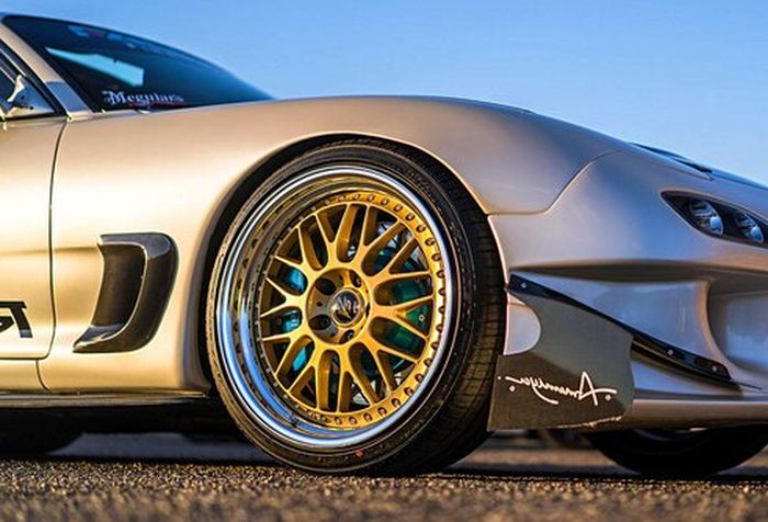 Pelek Work VS-XX berwarna khas emas ukuran 19 inci