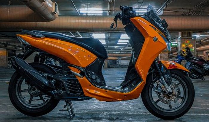 Yamaha Lexi milik Ardhyta Yudhiestira tampil sporty dengan jubah oranye plus karbon kevlar