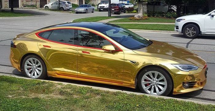 Modifikasi Tesla Model S pakai kelir tema Iron Man