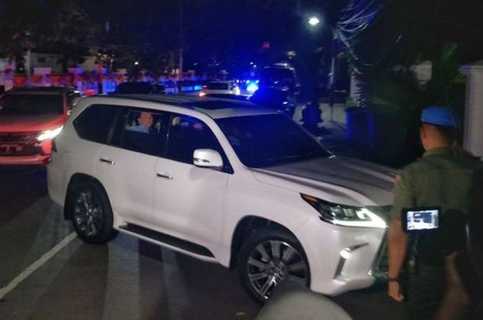 Lexus 570 yang selalu menemani Prabowo Subianto