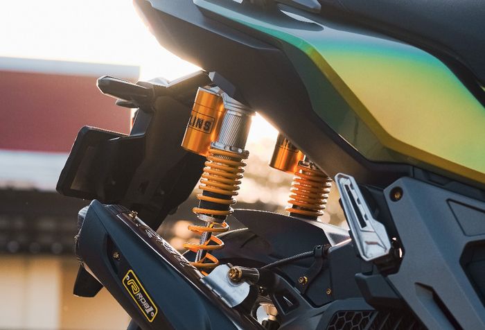 Honda ADV 150 pasang sokbreker Ohlins