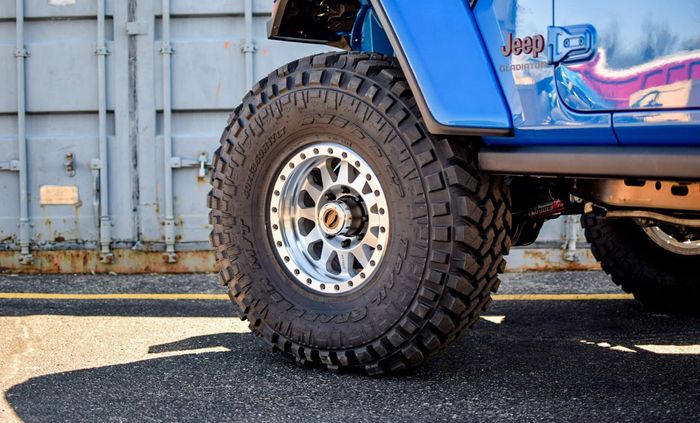 Modifikasi Jeep Gladiator pasang ban Nitto Trail Grappler M/T ukuran 33 inci