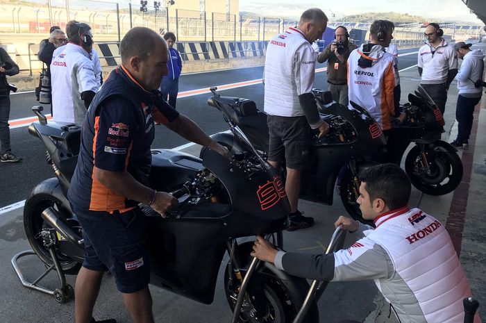 Pembalap lain cuma 2 motor, Jorge Lorenzo spesial dikasih tes 3 motor RC213V di Valencia (20/11/2018)