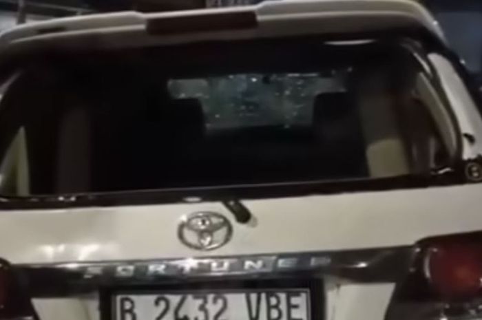 Toyota Fortuner babak belur dihajar massa di Ciledug. Begini kronologinya