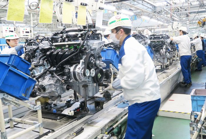 Proses produksi mesin di Sagara Plant, Jepang
