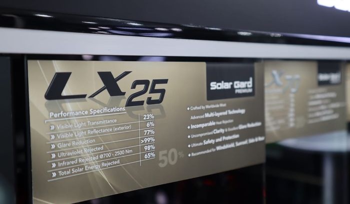 Spesifikasi Solar Gard LX 25 dengan tingkat kegelapan 50% dan tolak panas maksimal sebesar 98%