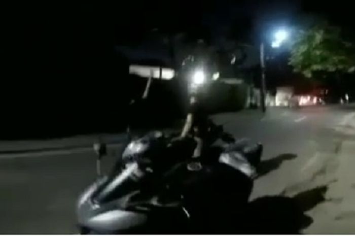 Pemotor yang sudah babak belur panggil-panggil polisi