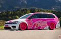 VW Golf MK7 Sportwagen Tampil Nyentrik dengan Tema Pink Chery