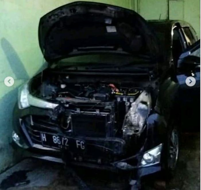 Daihatsu Sigra dibakar misterius di Semarang