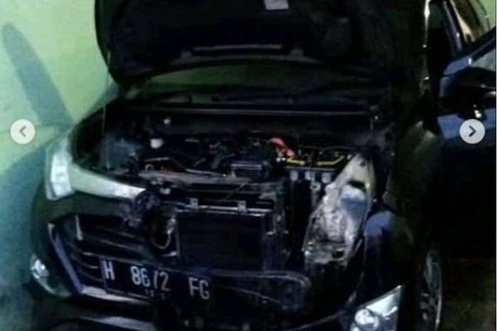 Daihatsu Sigra dibakar misterius di Semarang
