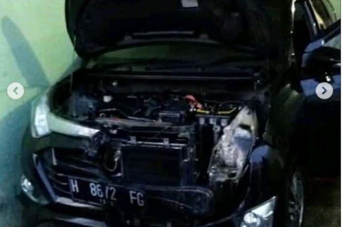 Daihatsu Sigra dibakar misterius di Semarang