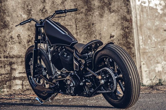 Harley-Davidson Softail Cross Bones custom besutan Rough Crafts