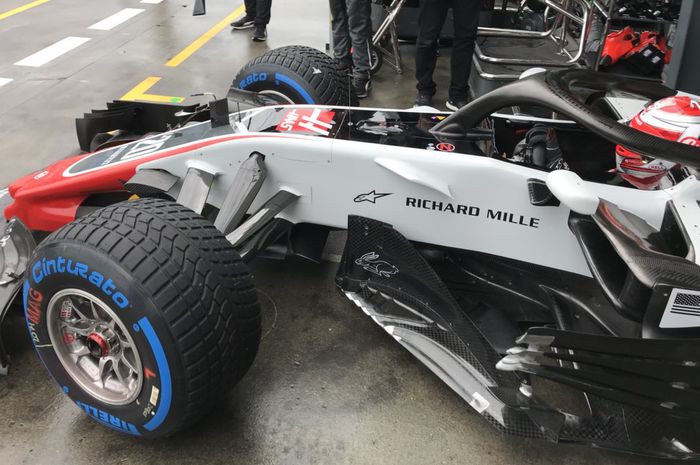 Benarkan mobil Haas VF-18 di musim 2018 ini mirip Ferrari?