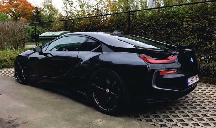 Buritan BMW i8 serba hitam hasil garapan AC Schnitzer