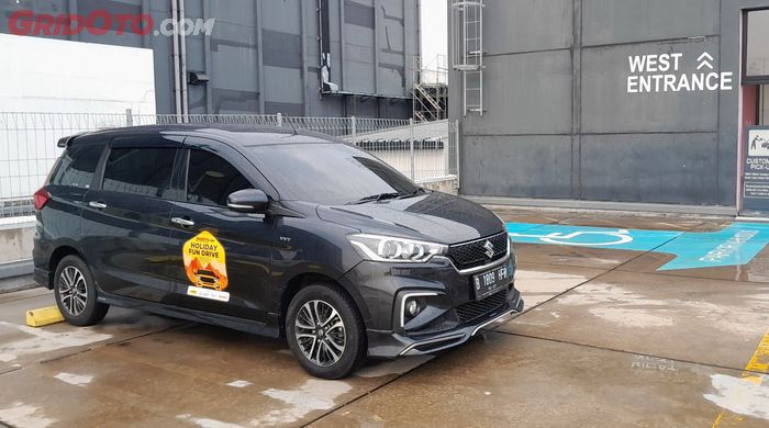 Ertiga hybrid dengan banyak fitur smart