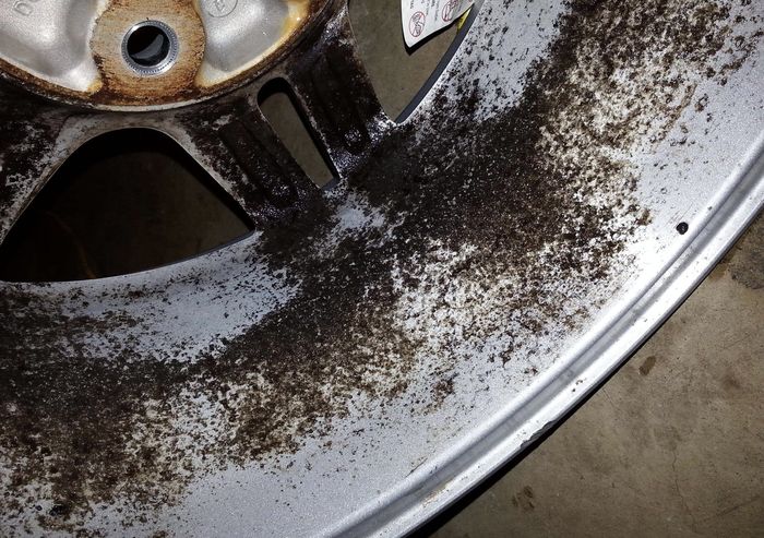 ILUSTRASI. Pelek mobil yang kotor akibat brake dust kampas rem