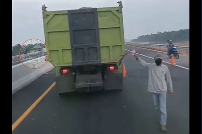 Aksi pemalakan terhadap truk di tol lintas Sumatera, sekali jalan habis Rp 500 ribu