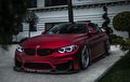 BMW M4 Berbaju Zirah Merah Satin Ditopang Pelek Z-Performance 20 Inci