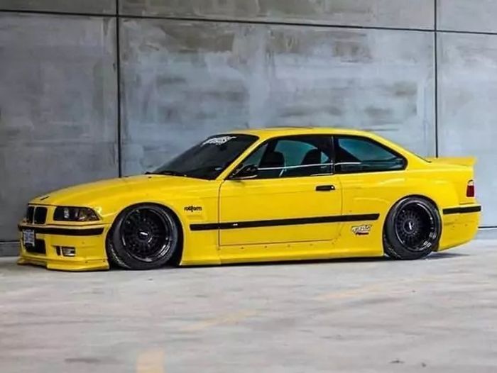 Modifikasi BMW M3 E36 kandas pakai airsus dan ditopang pelek Rotiform