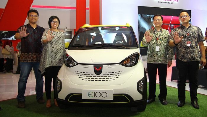 Wuling E100 juga diboyong Wuling Motors untuk memeriahkan pameran otomotif di kota pahlawan tersebut