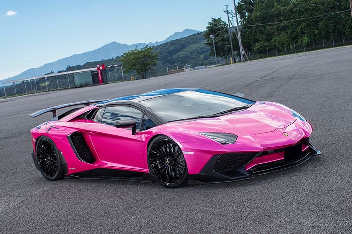 Lamborghini Aventador SV pakai kelir pink