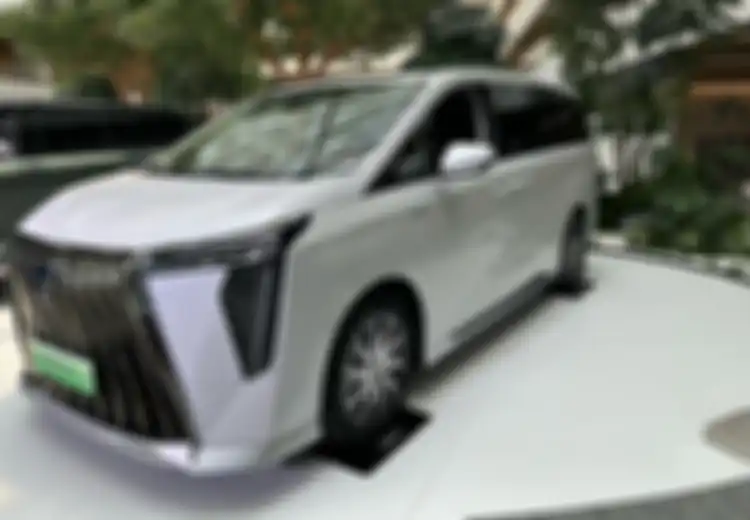 Selain Mobil Listrik AION UT, Bakal Ada Pesaing Alphard PHEV dan Denza D9 di GIIAS 2025