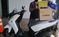Pria Tebus Yamaha Lexi Pakai Bungkusan Plastik, Berisi Recehan Rp 22 juta!