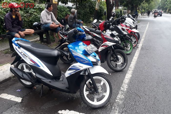 Penjual motor seken pinggir jalan Ciateul Bandung sudah ada sejak 1971  