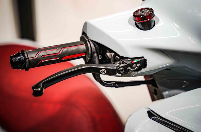 Master rem Brembo RCS 15 Corsa Corta dan handgrip Daytona