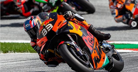 Valentino Rossi Mengaku Didorong Brad Binder Sejauh 6 Meter di MotoGP Austria 2020, Apa Katanya?