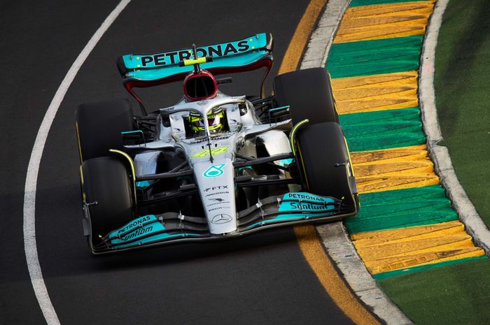 Lewis Hamilton di balap F1 Australia 2022. Mercedes belum bisa mengatasi efek memantul pada mobilnya