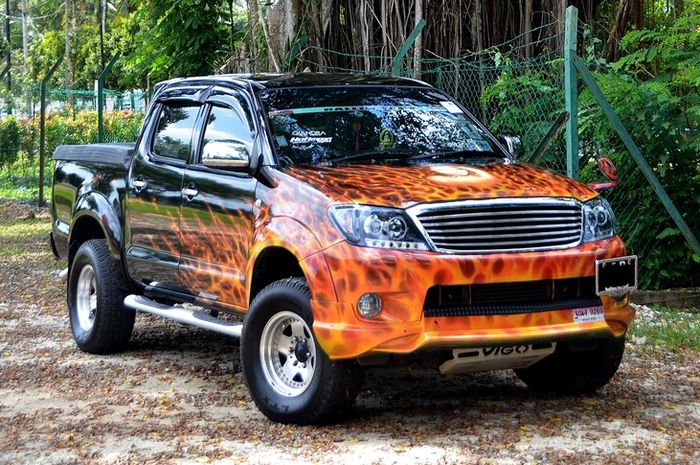 Modifikasi Toyota Hilux lama yang datang dari Malaysia